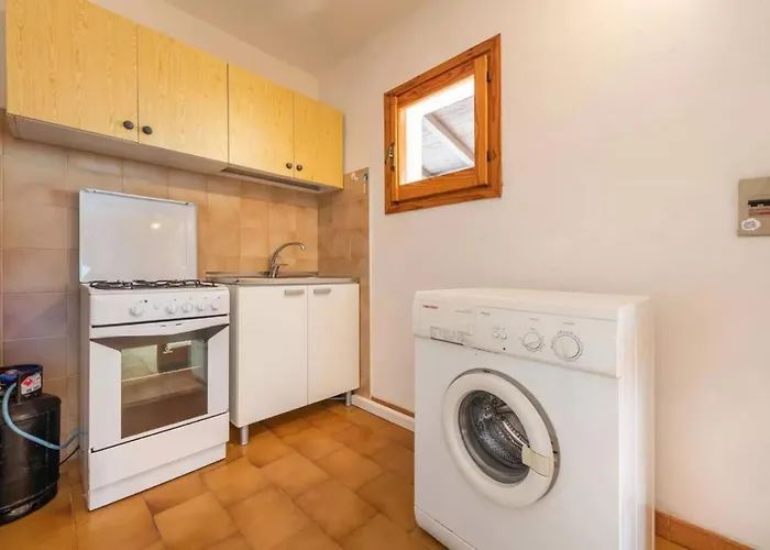 Апартаменты Cozy 150m From Pittulongu *